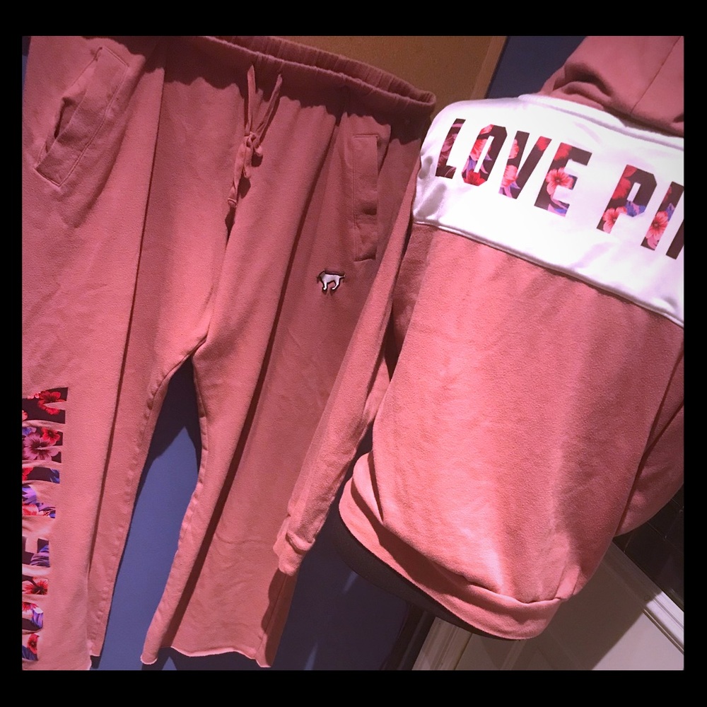 PINK Victoria secrets matching jogging outfit .